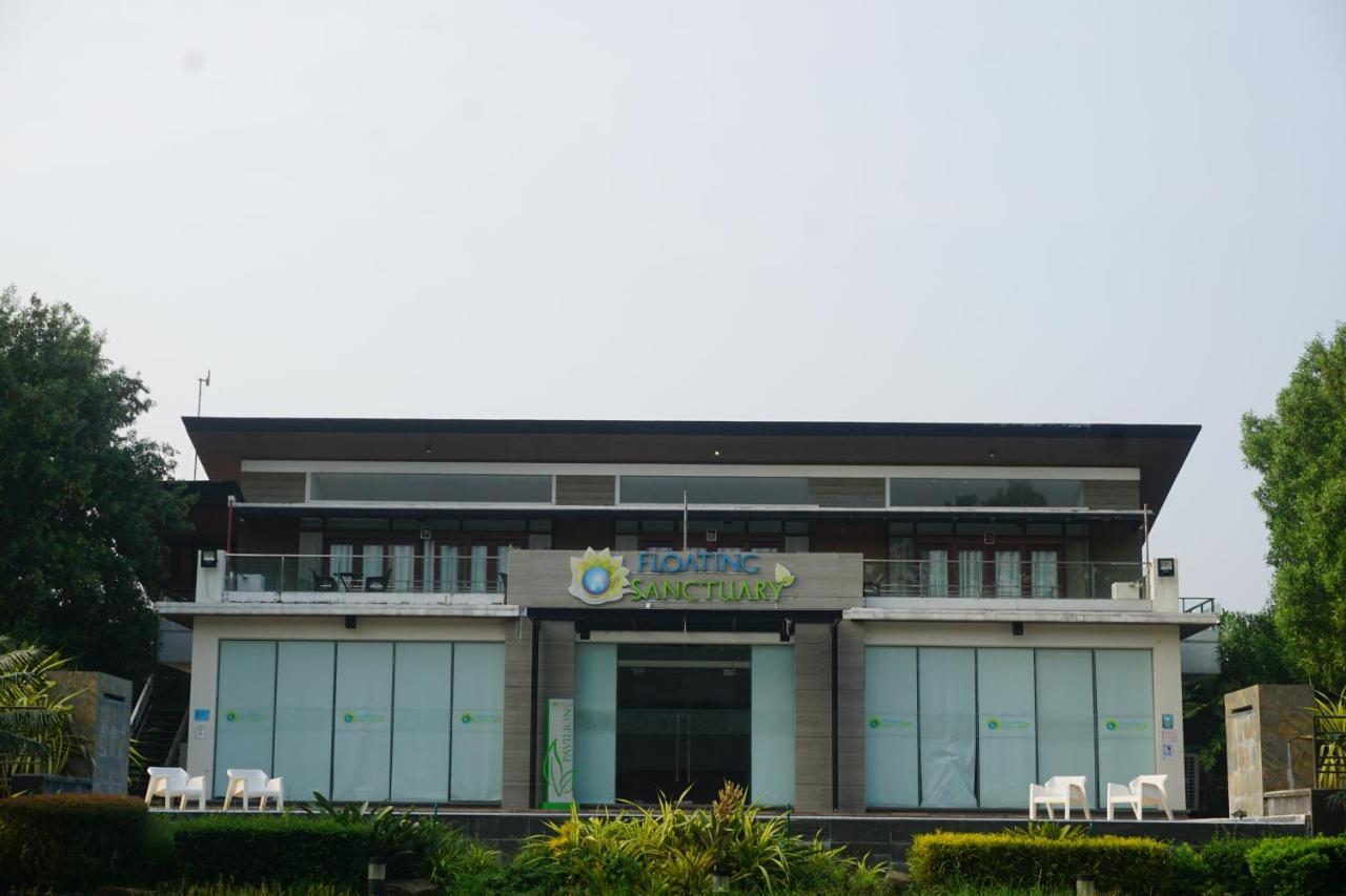 Floating Sanctuary Resort Powered By Cocotel Bulacan Экстерьер фото
