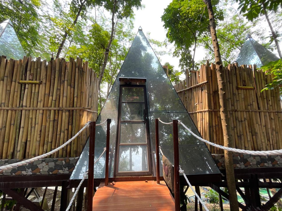 Floating Sanctuary Resort Powered By Cocotel Bulacan Экстерьер фото