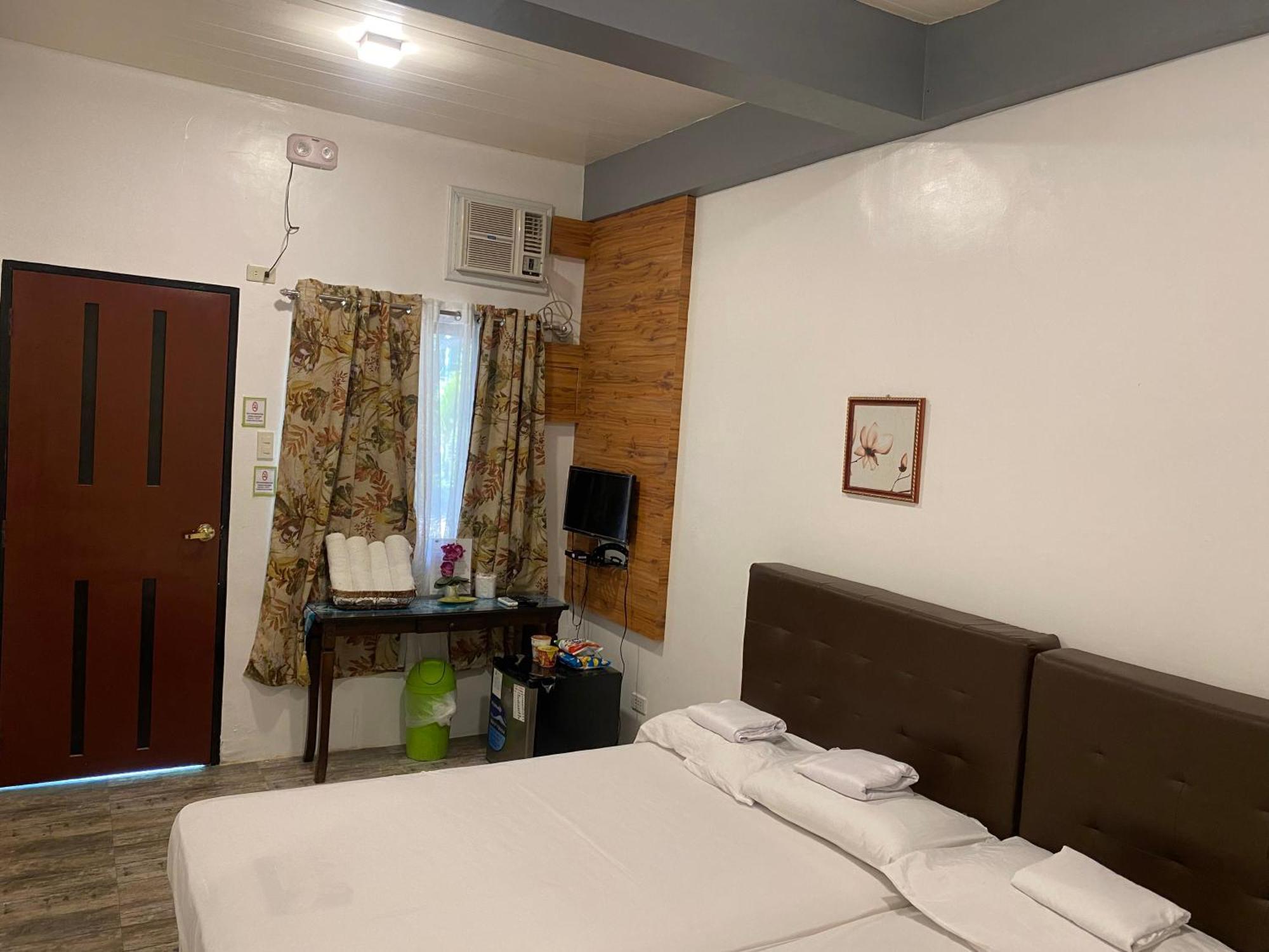 Floating Sanctuary Resort Powered By Cocotel Bulacan Номер фото